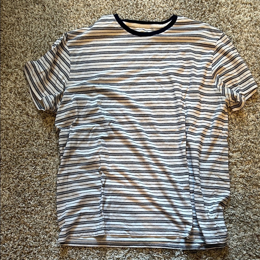 Men’s blue and white striped tee